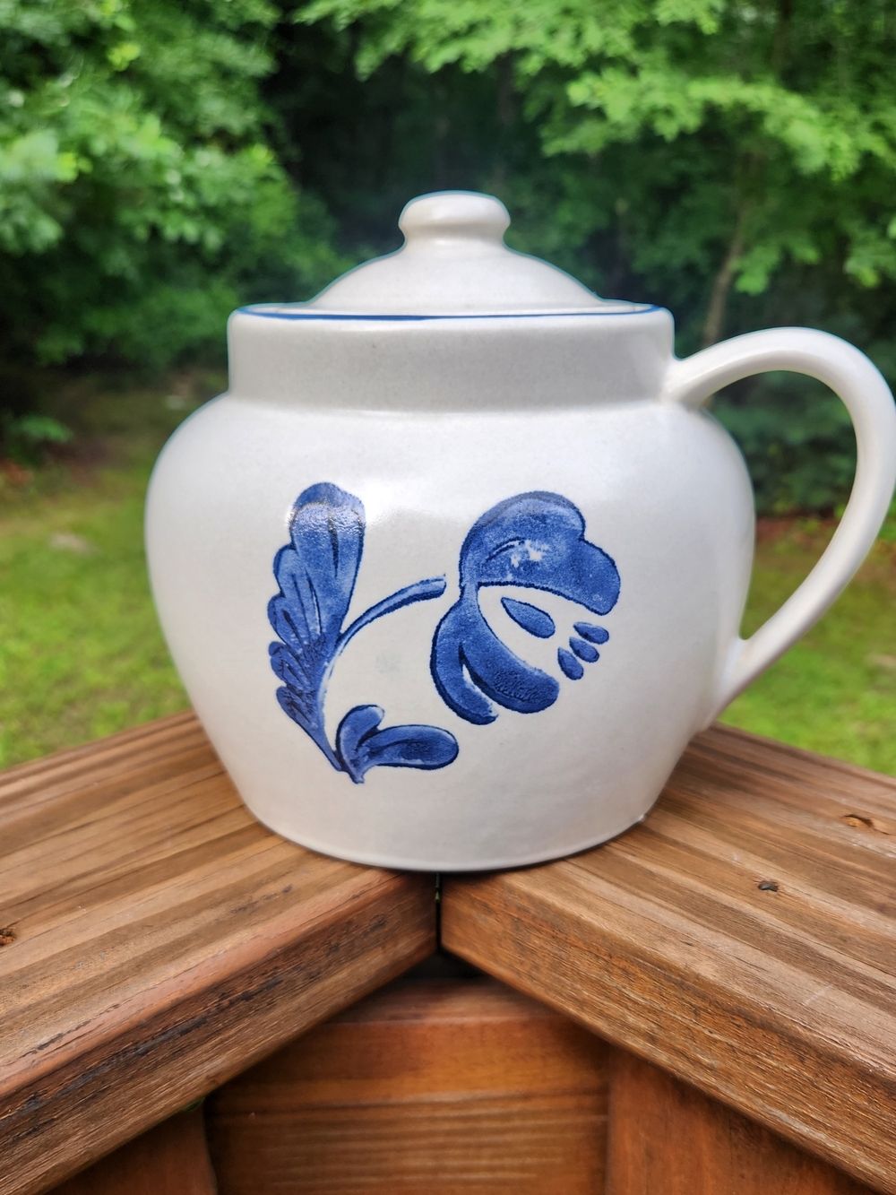 Pfaltzgraff Yorktowne Bean Pot With Lid / Utencil Holder
